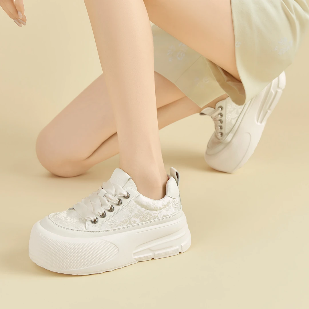 【老彭同学】时尚百搭夏季春季厚底白鞋ins网面