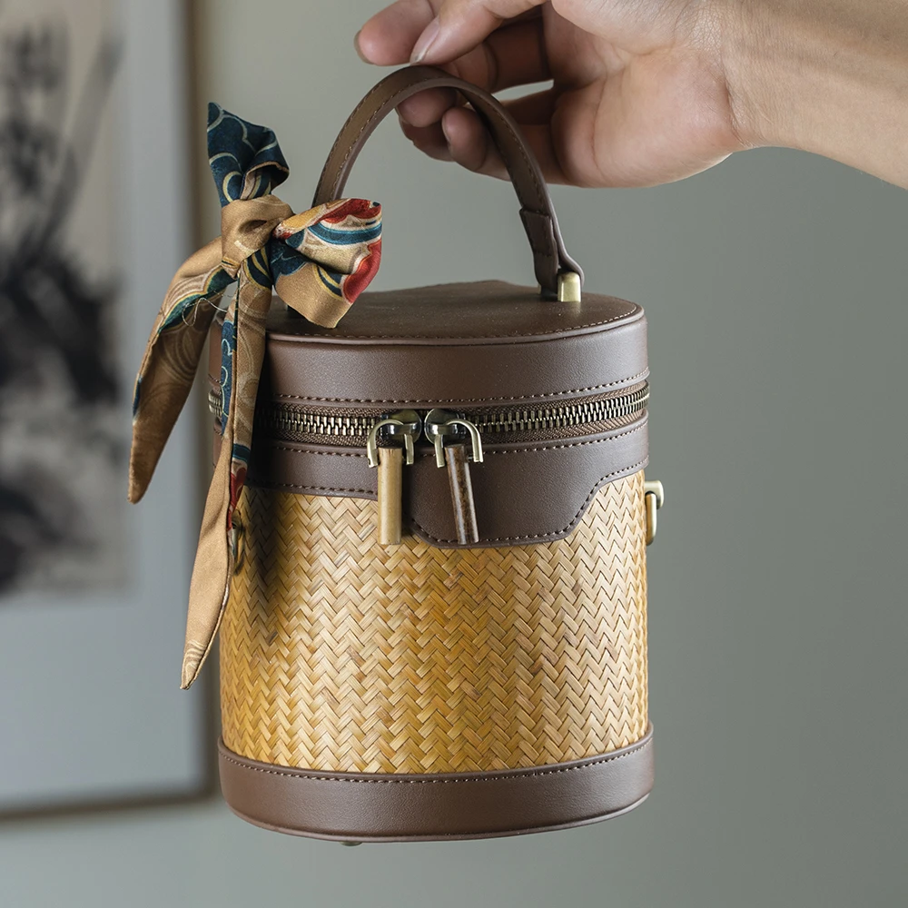 BB066竹编竖款皮包