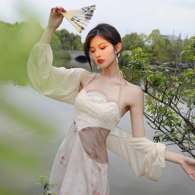 四斤自制Urban绾颂 原创新中式吊带挂脖气质国风显瘦A摆连衣裙