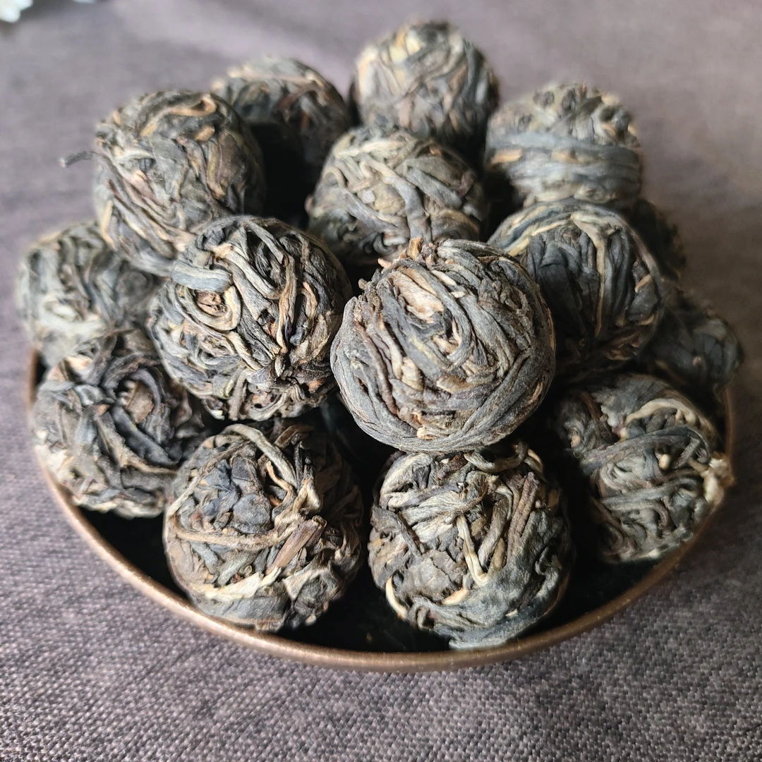 大雪山春茶龙珠普洱生茶