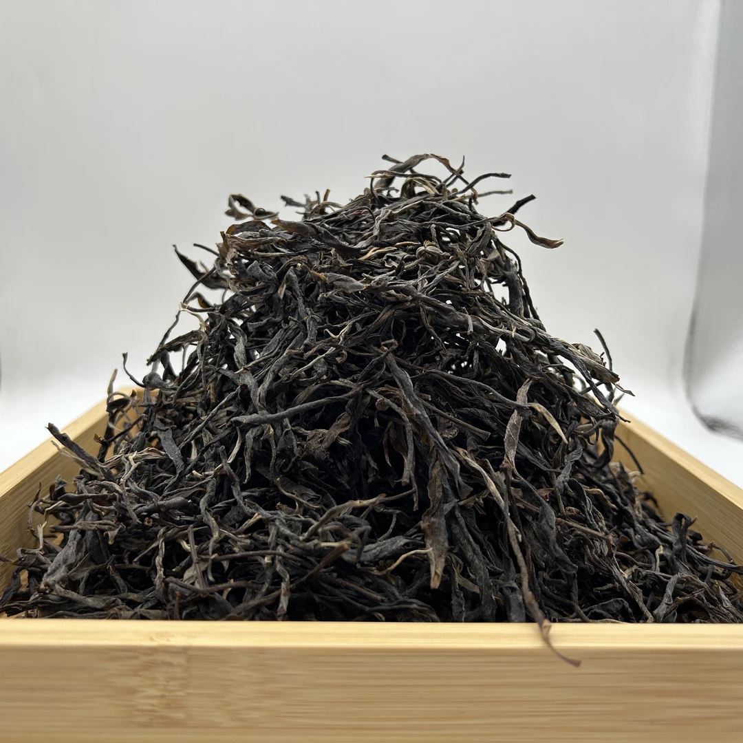 2025年南迫百年古树春尾500克散茶，花香浓郁