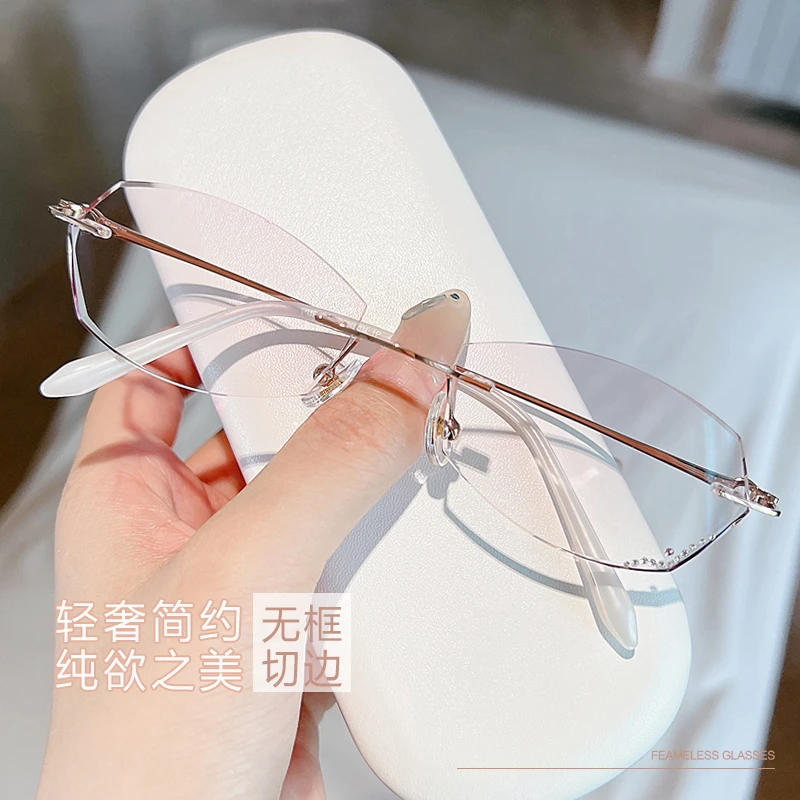 纯钛小红书爆款镶钻边近视防蓝光眼镜女切边变色超轻无框眼镜气质