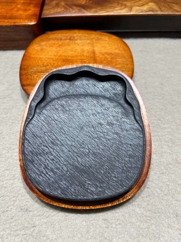 歙砚水舷坑瓜子水波纹两面工艺清晰折光强12.5/10.9/2厘米