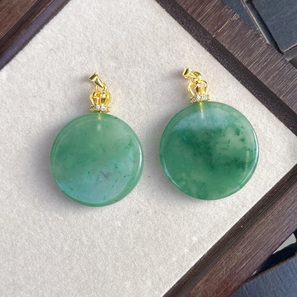 天然独龙玉冰飘花吊坠女款俏阳绿非洲翠飘花圆牌二选一