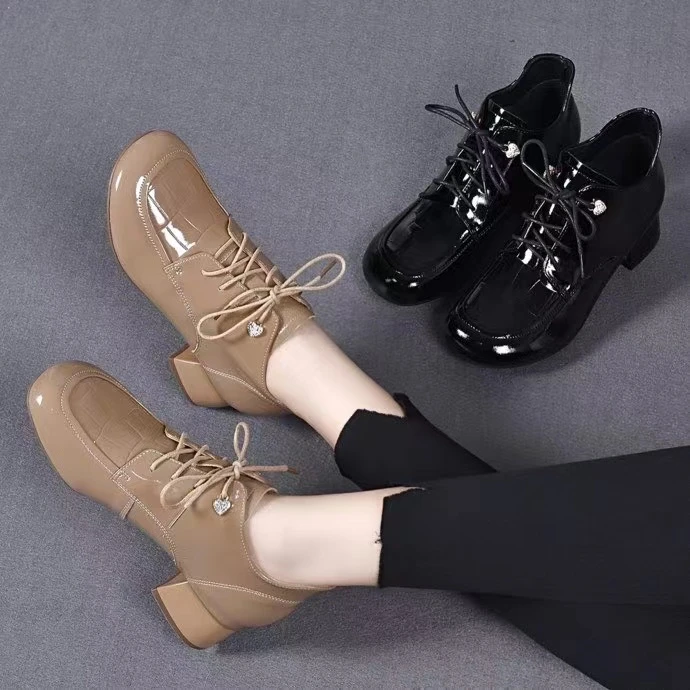 亮皮时尚短靴女加绒百搭深口圆头系带英伦风2024新款冬季粗跟漆皮