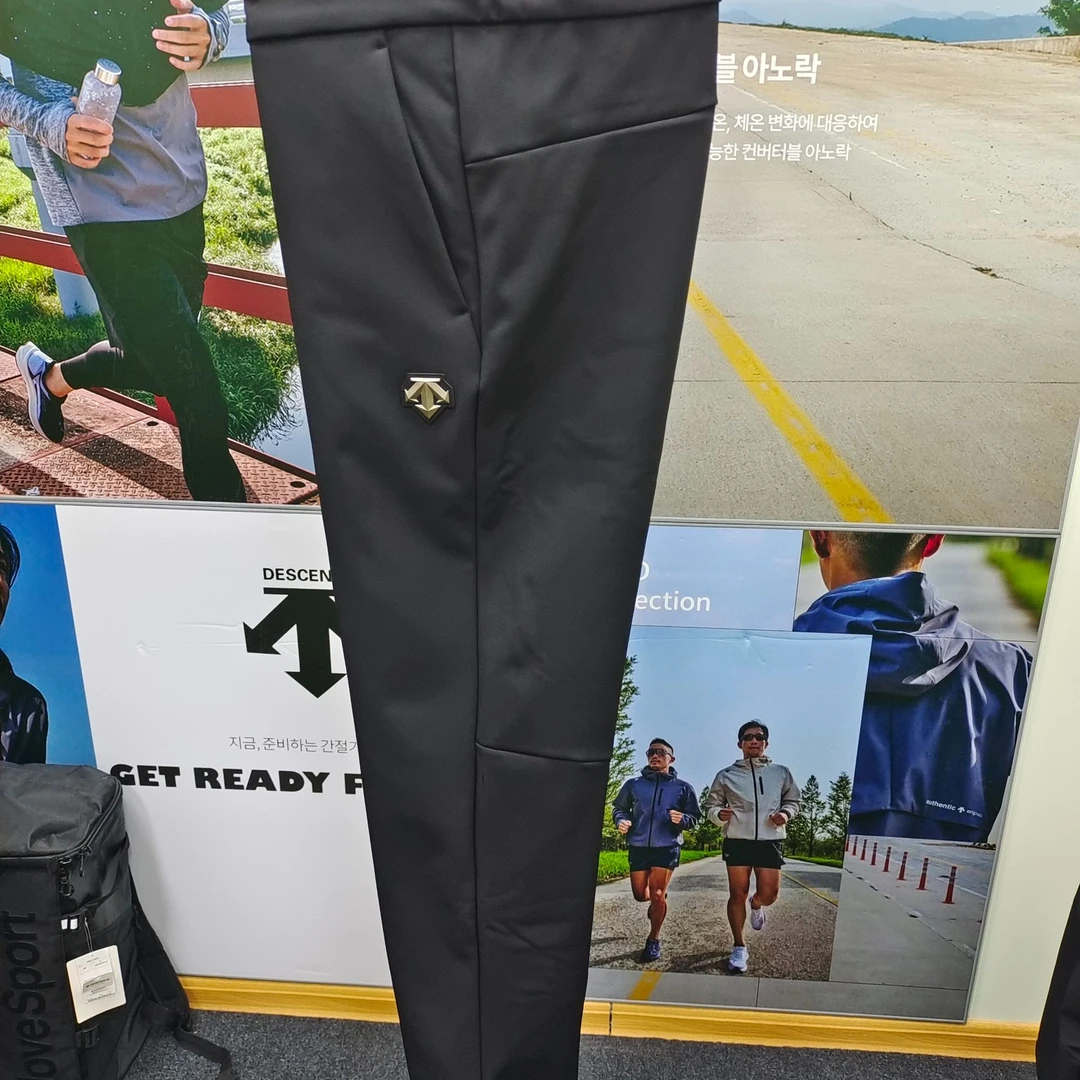 DESCENTE/迪桑特男款软壳冲锋裤防风防水休闲裤舒适黑色加绒，清仓