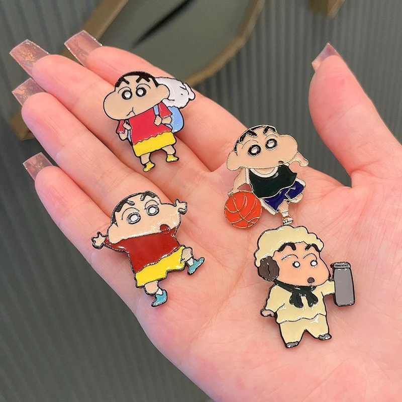 蜡笔小新周边日系动漫胸针儿童可爱卡通别针男女金属徽章包包ins