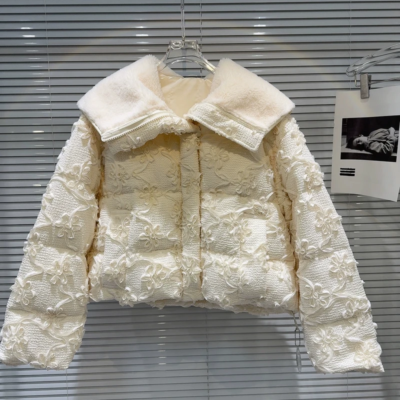 网红同款2024冬季新款小香风抓绒翻领褶皱钩花面料保暖羽绒服外套