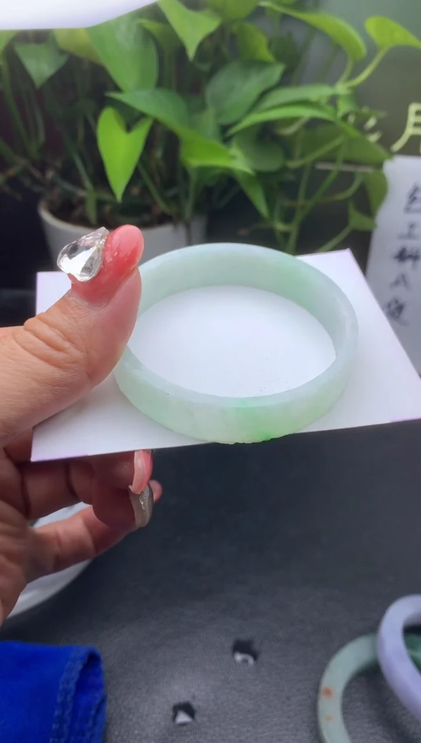 【闪购商品】定制翡翠定制未镶嵌51-52公主镯