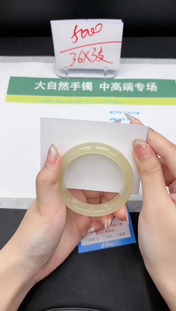 【闪购商品】石英质玉手镯未镶嵌177-54