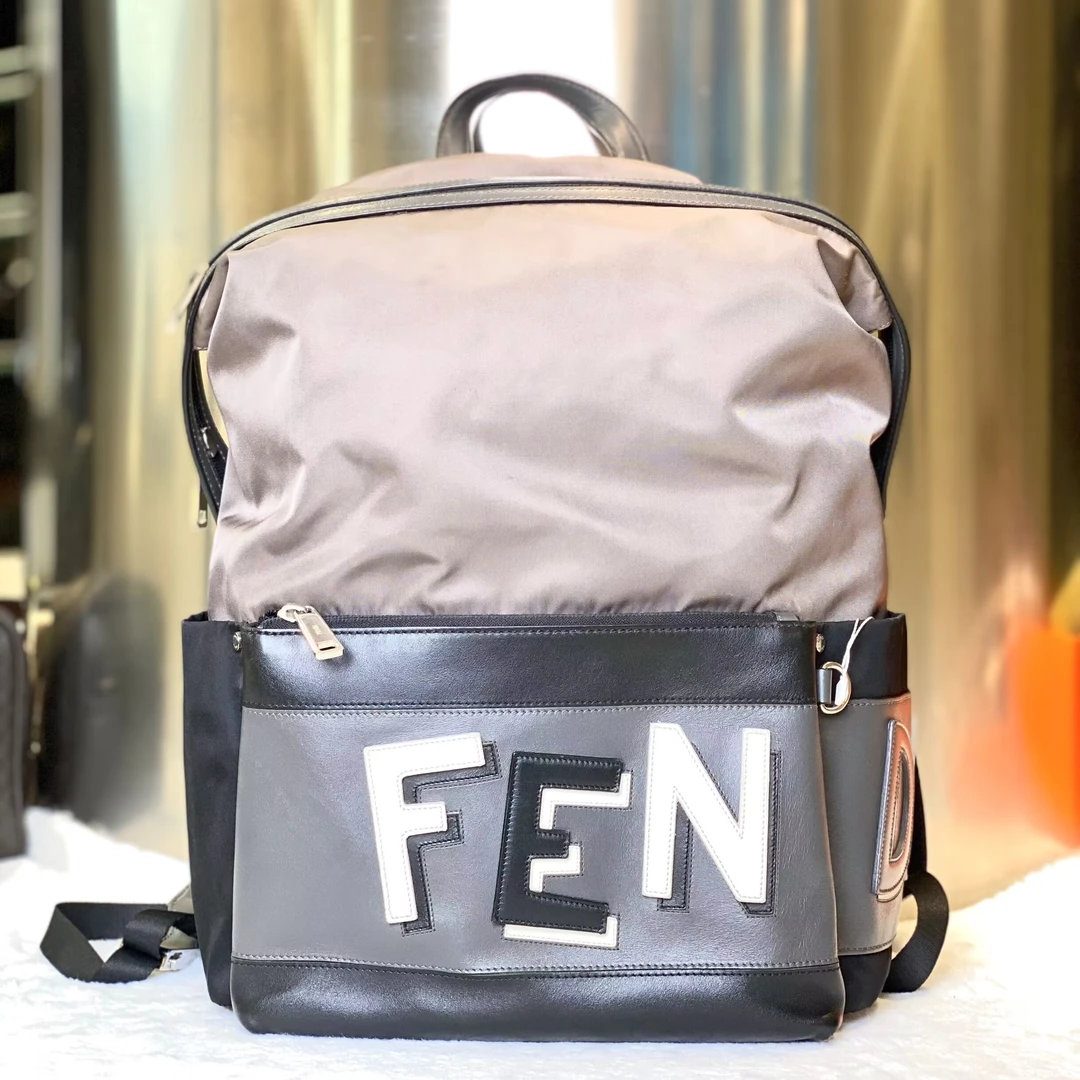99新 FENDI/芬迪 古有98新芬迪大容量拼色双肩包7112