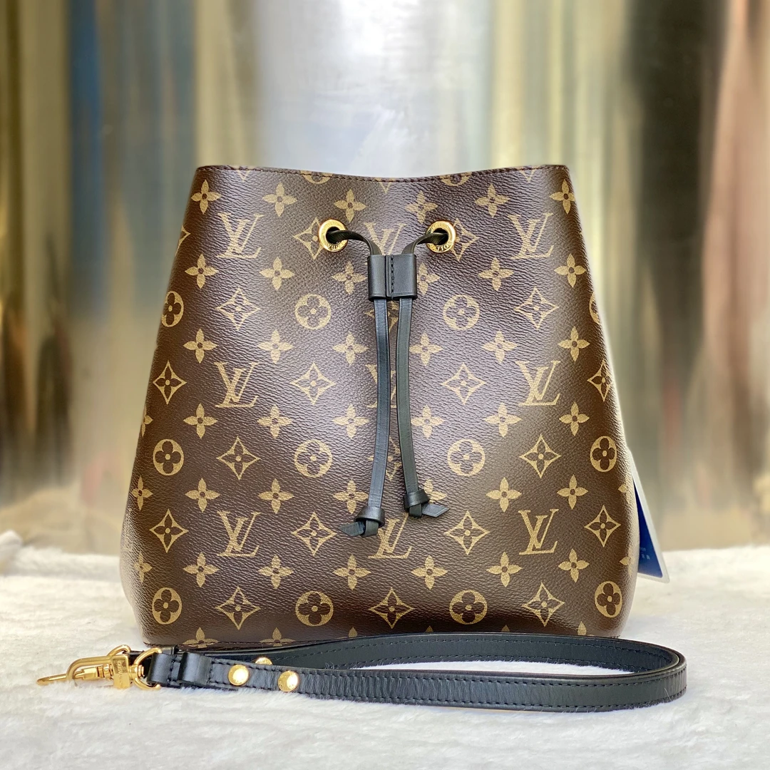 99新 LouisVuitton/路易威登 古有98新LV黑桶老花单肩斜挎包0454