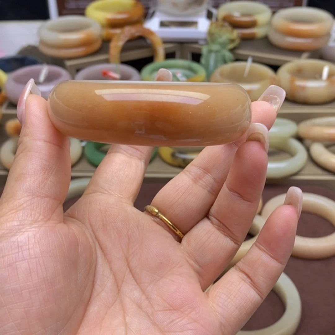 【闪购商品】石英质玉手镯未镶嵌多*