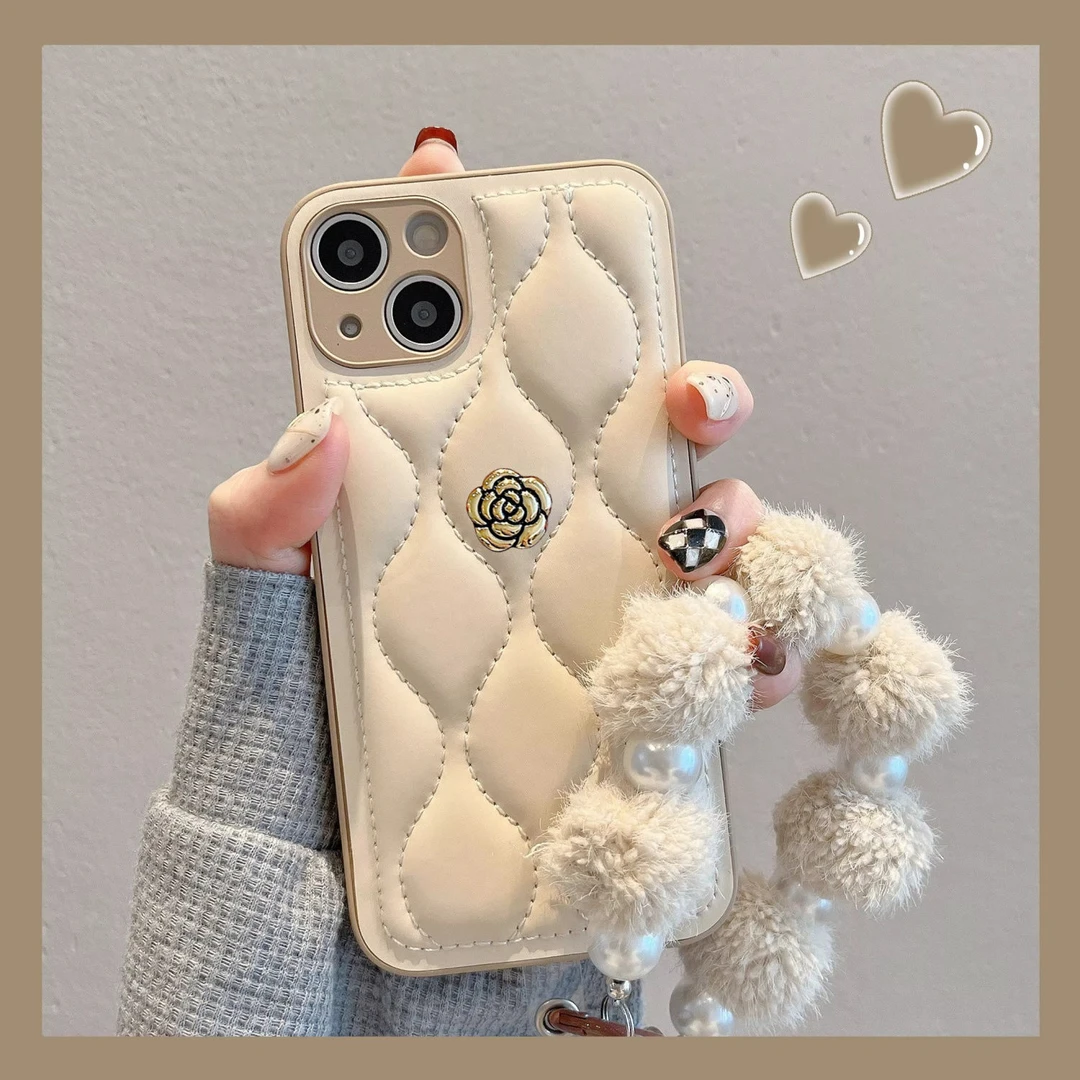 高级感羽绒服立体山茶花iPhone14手机壳15毛绒挂环13苹果12防摔11