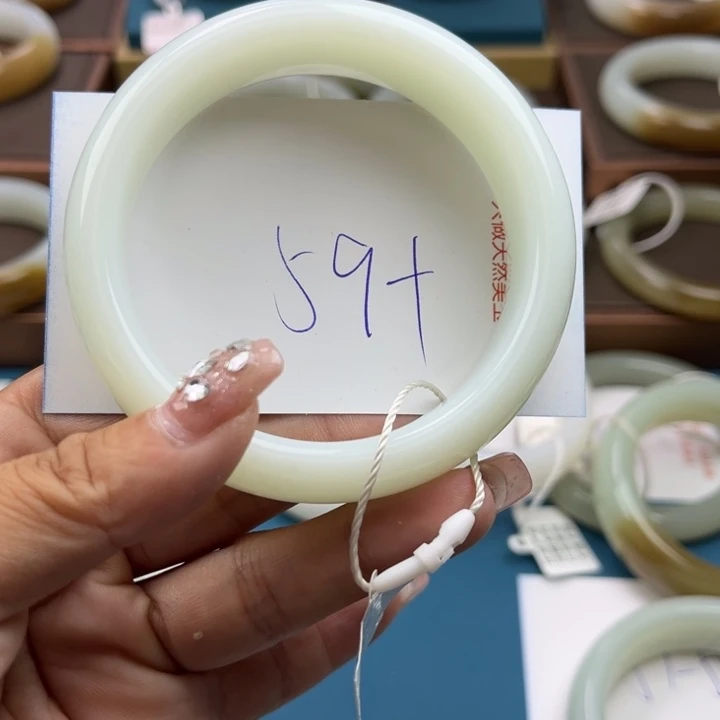 和田玉手镯未镶嵌风*