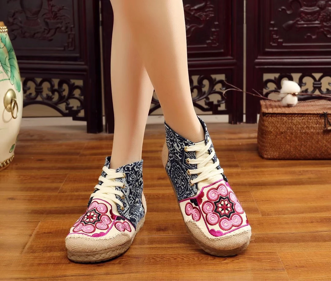 老北京布鞋民族风绣花鞋复古平底女鞋舒适休闲