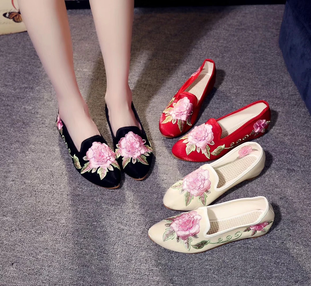 民族风绣花布鞋女复古浅口尖头单鞋老北京布鞋