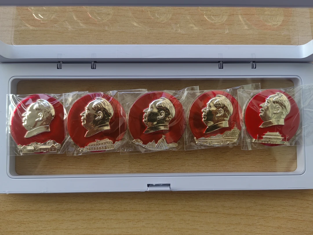 毛主席像章上海五圣地套章