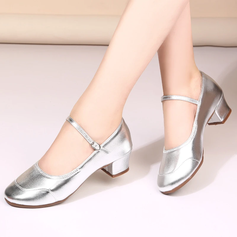 真皮软底银色交谊舞鞋女新款外穿中跟广场舞鞋透气舞蹈鞋演出女鞋
