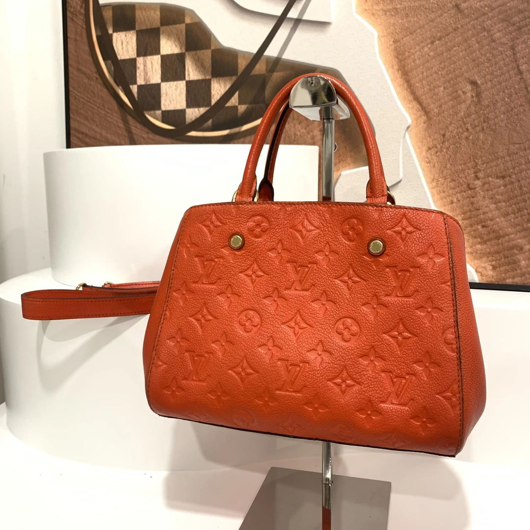 95新 LouisVuitton/路易威登 lv橘红色压纹老花蒙田斜挎包/95新