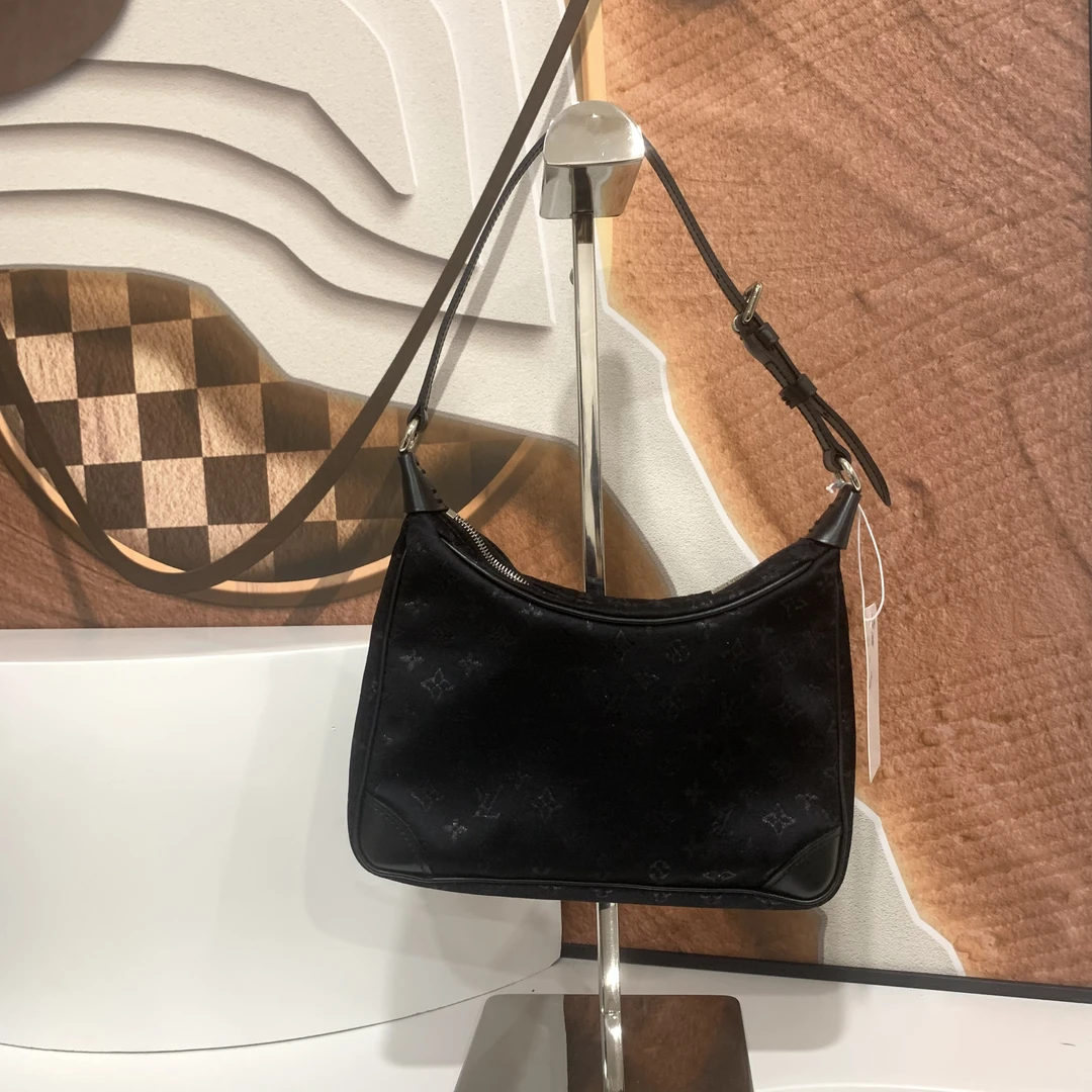 95新 LouisVuitton/路易威登 lv千禧年限定缎面牛角腋下包/95新