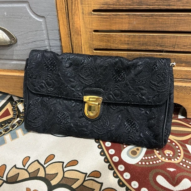 95新 Prada/普拉达 普拉达黑金刺绣花朵斜挎包/95新