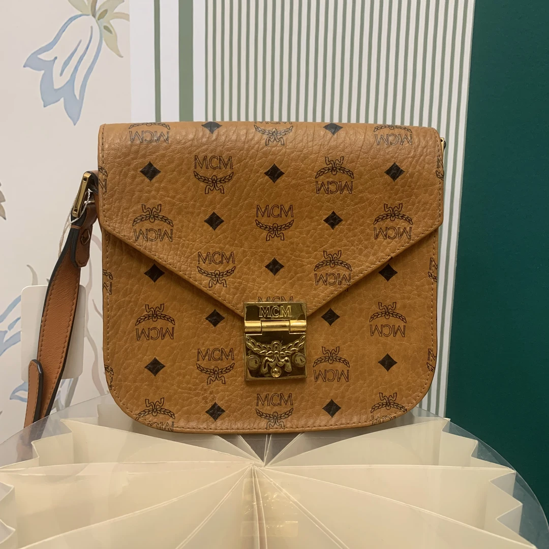 95新 MCM mcm邮差包复古小方包/95新