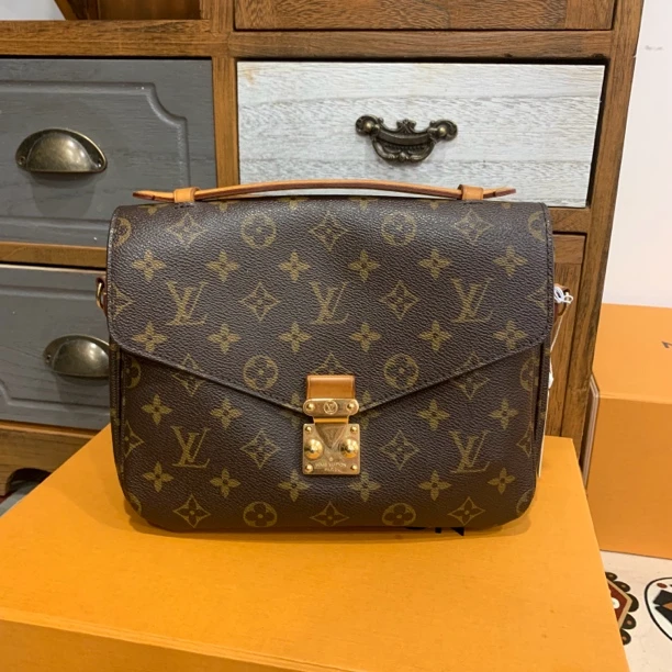 95新 LouisVuitton/路易威登 lv老花邮差包/95新