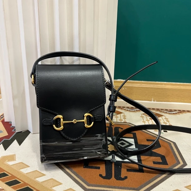 95新 GUCCI/古驰 古驰黑金马衔扣手机包/95新