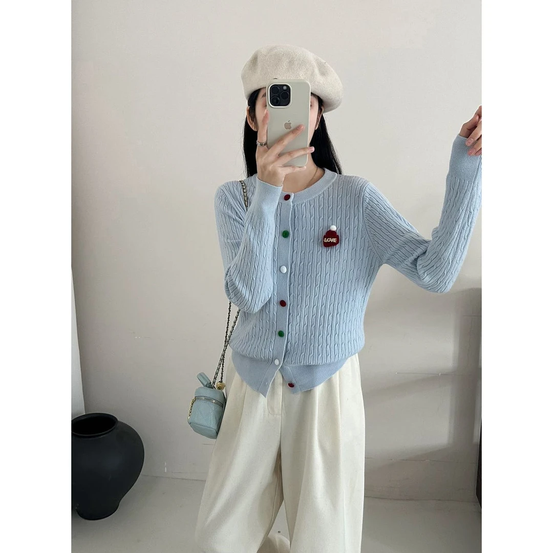 秋冬圣诞帽装饰设计感多色扣子甜美减龄圆领针织上衣女81499#0.1