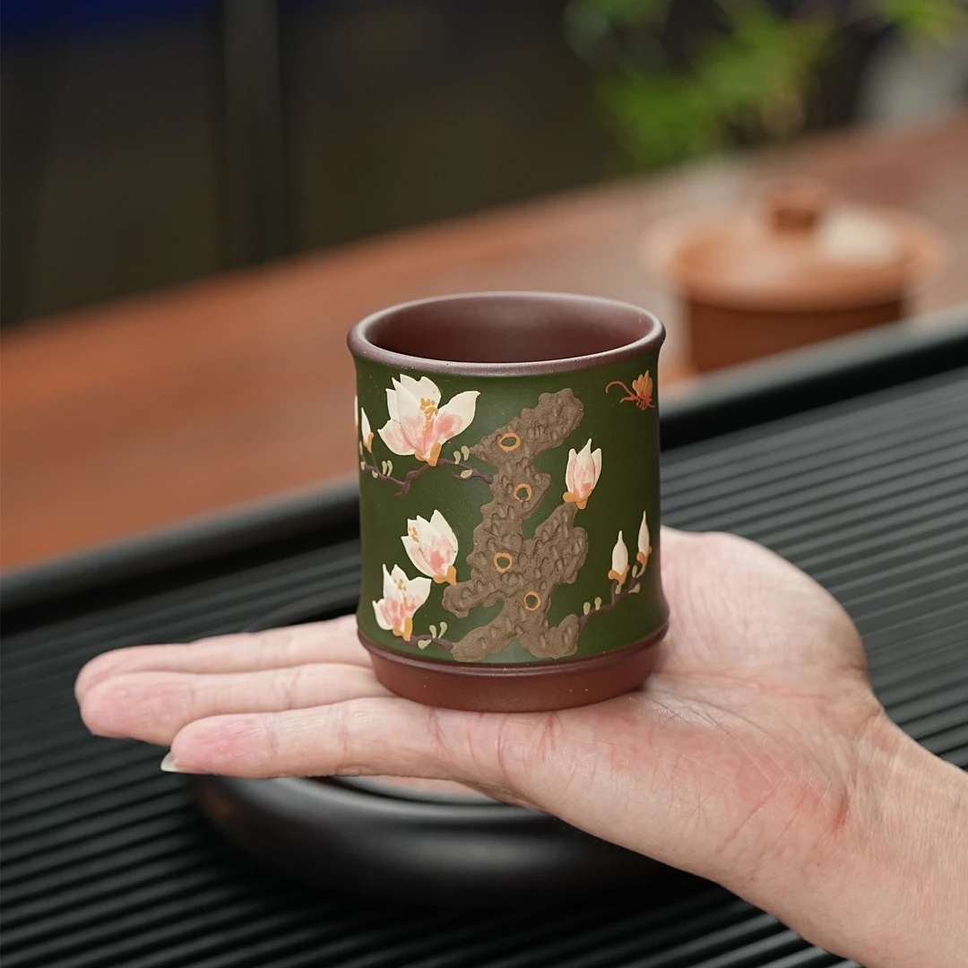 宜兴原矿老紫泥手工粉浆堆绘玉兰花紫砂主人杯 670