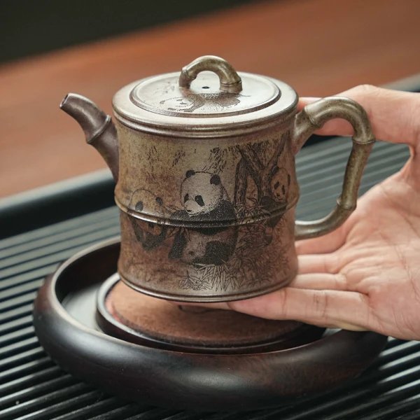 宜兴原矿段泥柴烧手工刻绘熊猫紫砂壶