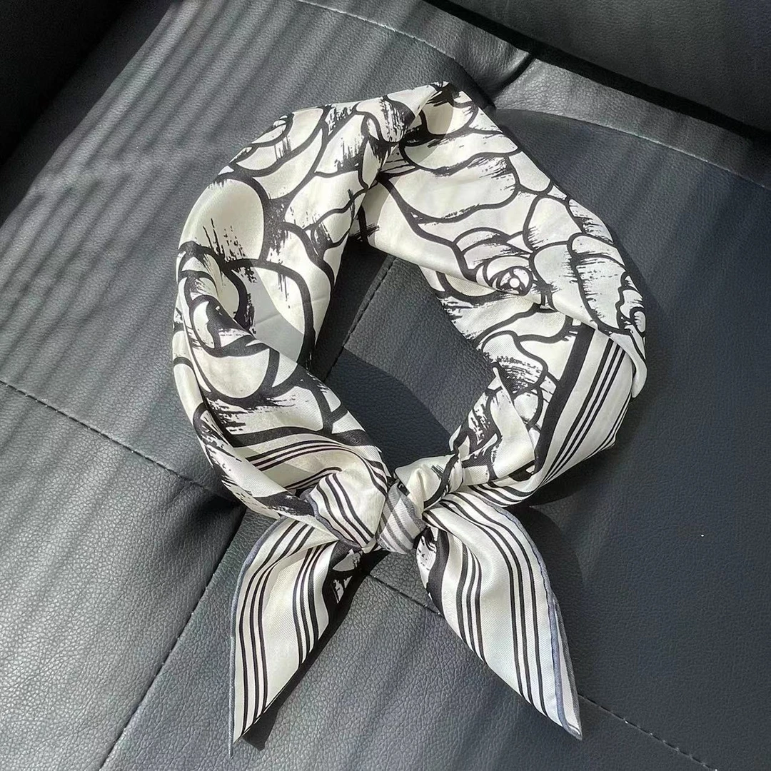 桑蚕丝丝巾斜纹黑白山茶花65cm搭配高级时尚桑蚕丝百搭围巾