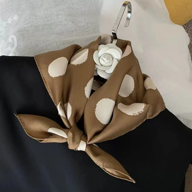 高档桑蚕丝丝巾女秋冬65cm14姆米真丝网红方巾女咖啡大波点65cm