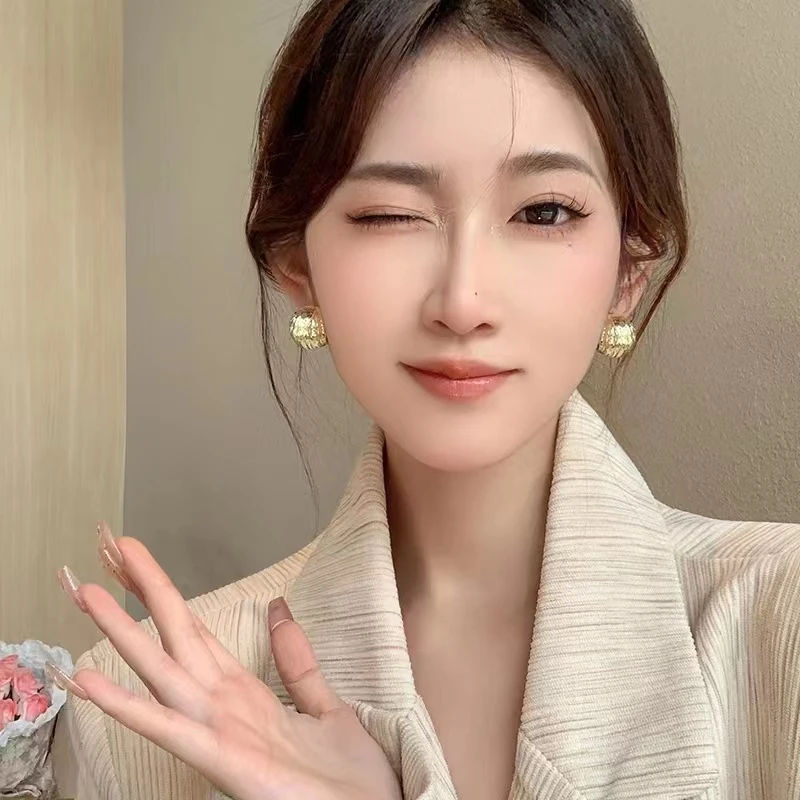 合金耳饰  轻奢小众设计感褶皱曲面金色银色耳环女耳饰女精致时尚