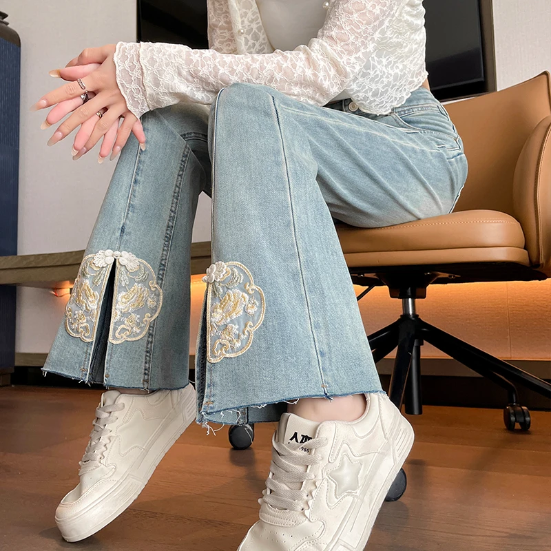 春夏新款百搭国风刺绣修身显瘦休闲长款开叉喇叭裤高腰微喇牛仔裤