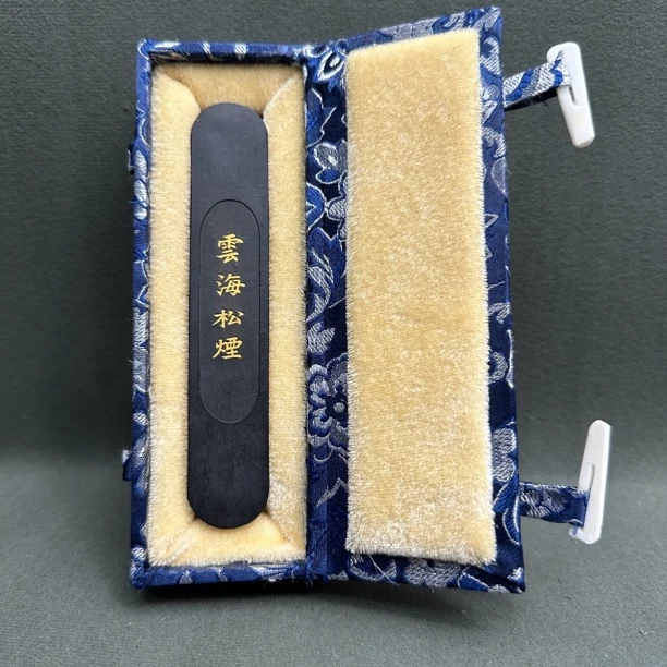2023年 约60克云海松烟顶烟墨条
