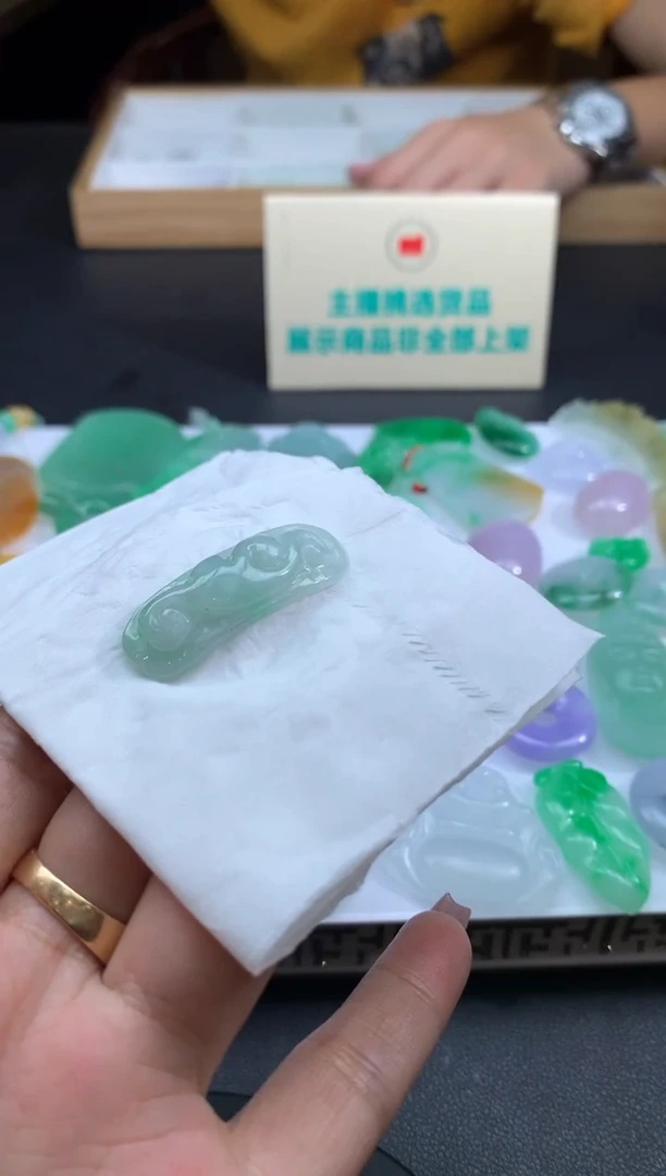 【闪购商品】定制翡翠未镶嵌翡翠