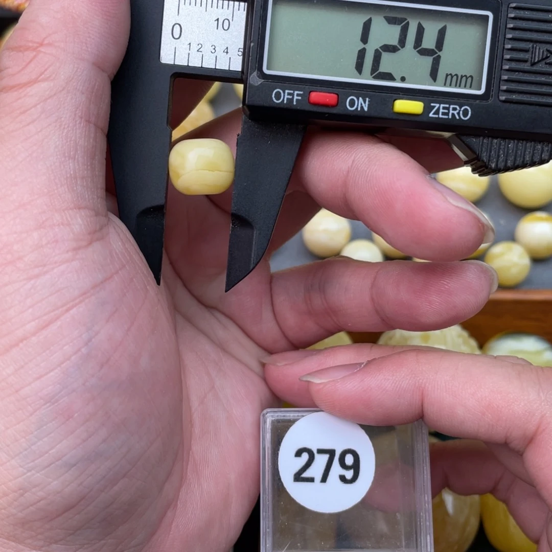 蜜蜡珠宝奇石未镶嵌