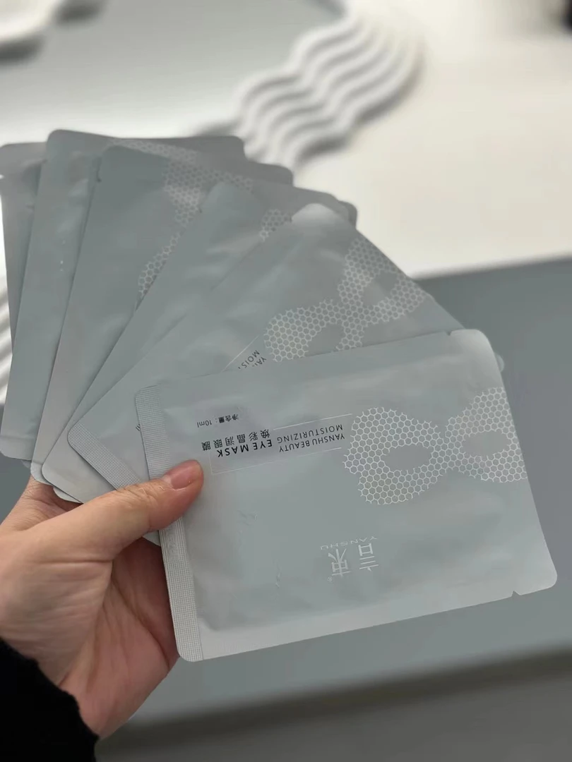言束炫彩晶润眼膜拍一发二