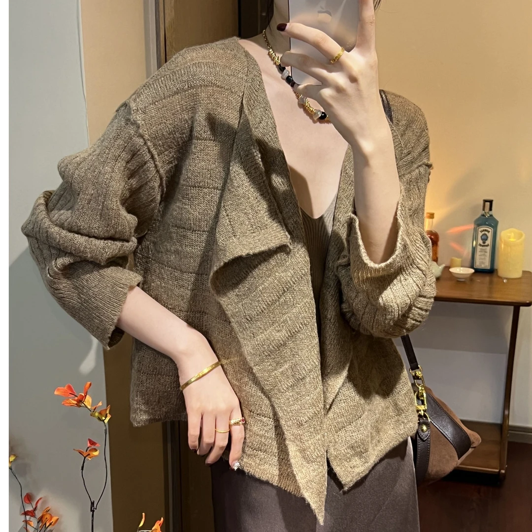 慵懒柔软暗条纹斜门襟气质针织毛织开衫宽松短款女返潮复古雅单