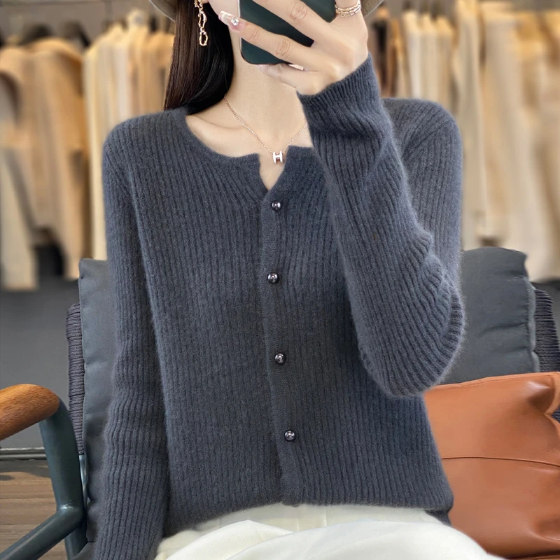 幽容小贵气！新款珍珠扣羊毛开衫女圆领时尚坑条小V领羊毛衫毛衣