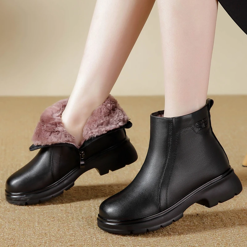 冬季妈妈棉鞋软底防滑平底真皮短靴中老年加厚羊毛加绒保暖女靴子