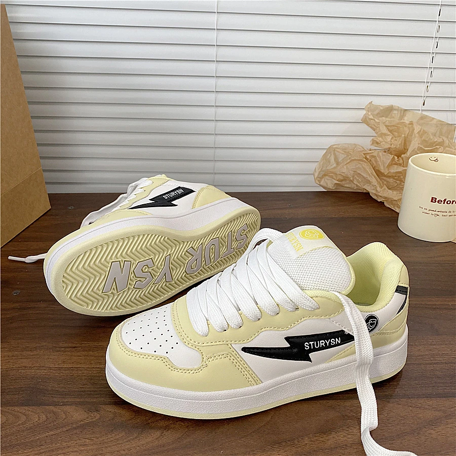 白浅黄韩版原创面包鞋ins潮2024冬季新款百搭休闲板鞋学生德训鞋