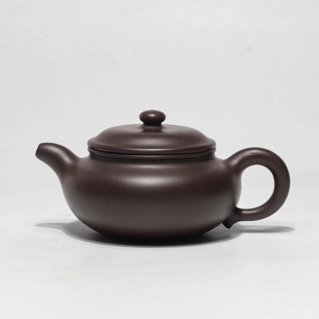 仿古壶选用原一厂高黑砂料制作而成