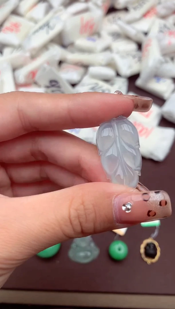 【闪购商品】翡翠挂件未镶嵌一