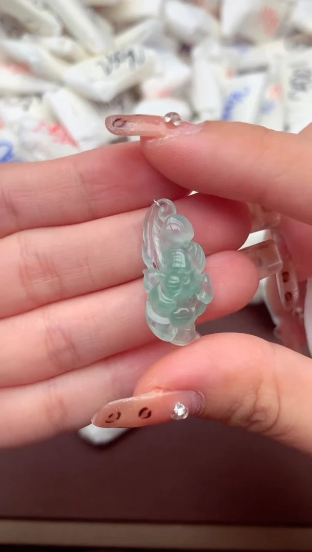 【闪购商品】翡翠挂件未镶嵌一