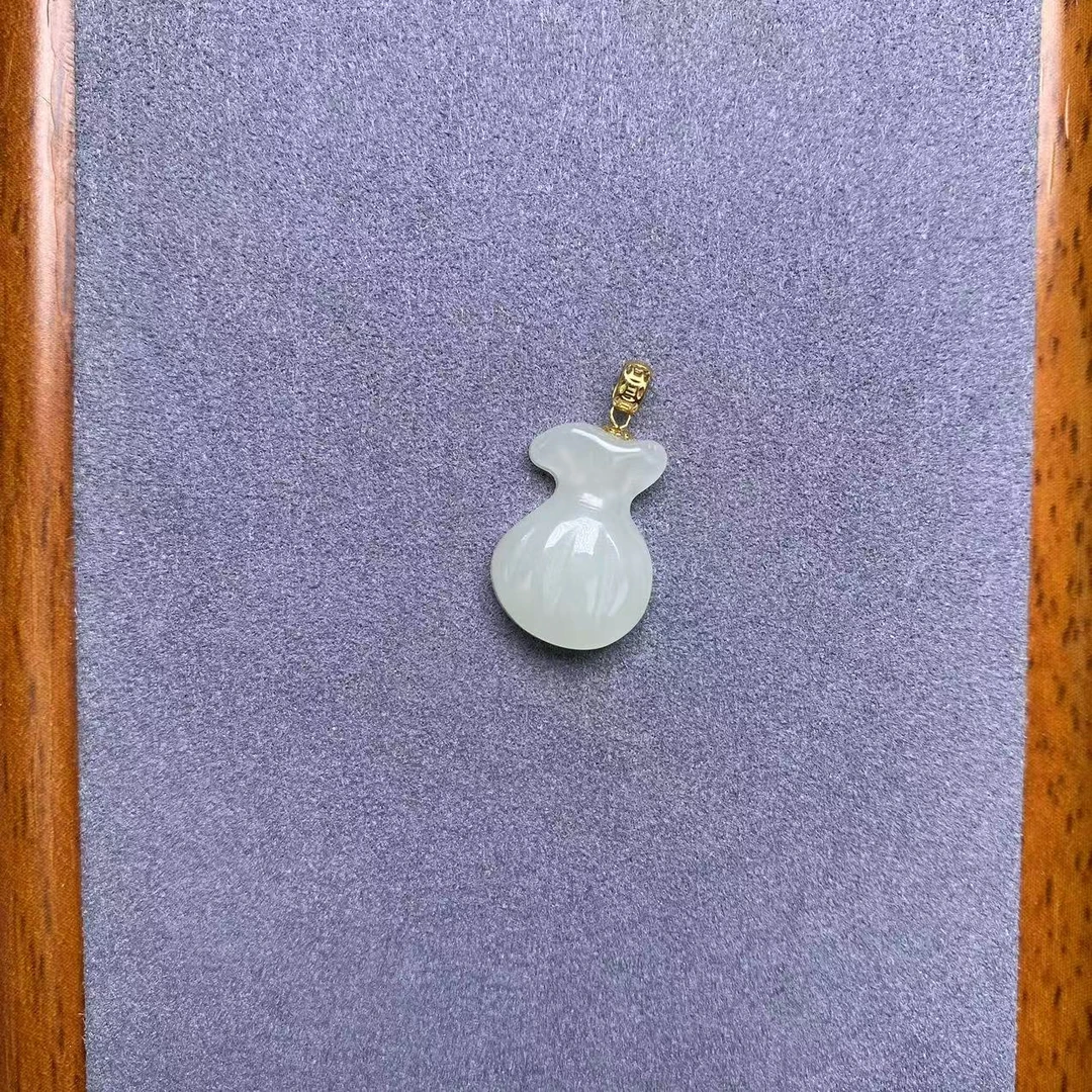 和田玉福袋吊坠18k金扣头精致气质时尚