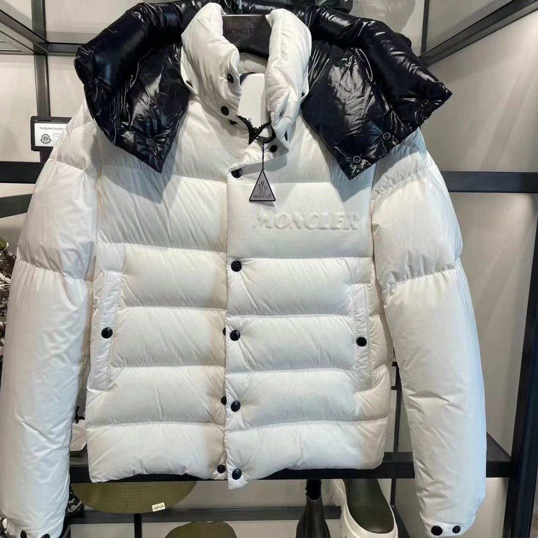 全新未使用  MONCLER蒙口白色羽绒服胸前logo连帽羽绒服男女同款