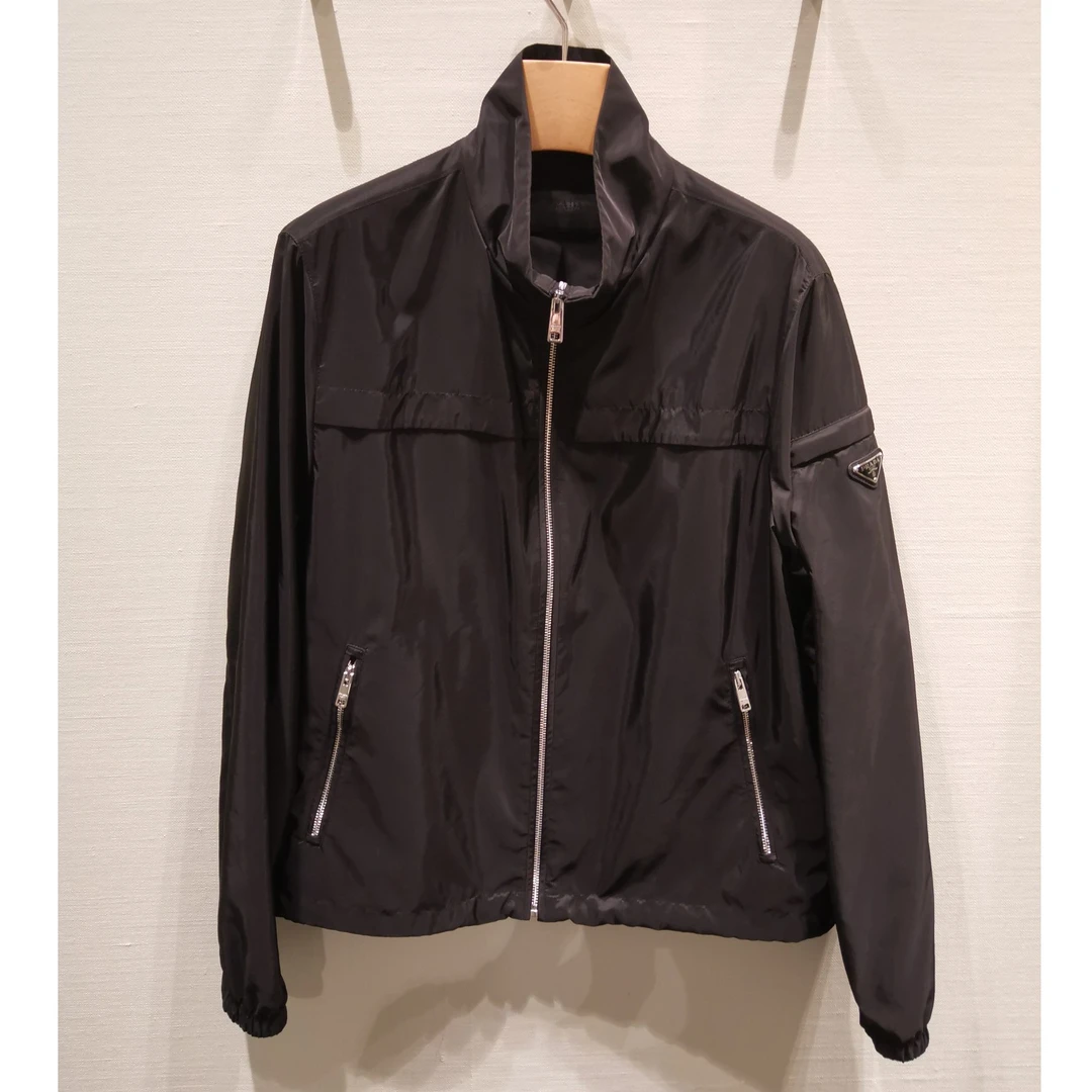 全新未使用 Prada/普拉达 瑕疵 男士经典再生尼龙夹克黑色无帽子